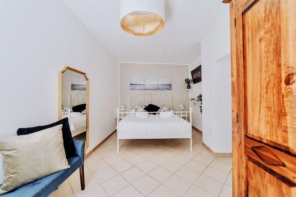 Torre Dalu' - A Due Passi Dalla Spiaggia Di Porta Vecchia, Con Terrazzo Privato E Netflix Monopoli Ngoại thất bức ảnh