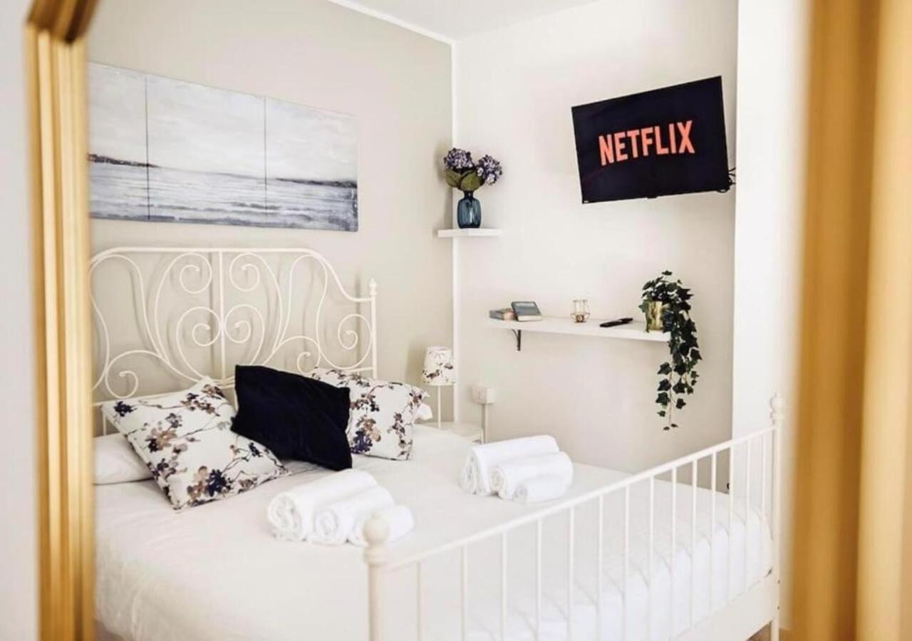 Torre Dalu' - A Due Passi Dalla Spiaggia Di Porta Vecchia, Con Terrazzo Privato E Netflix Monopoli Ngoại thất bức ảnh